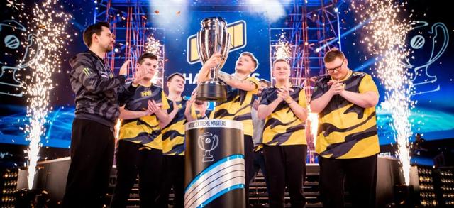 还深刻凸显 还深刻凸显